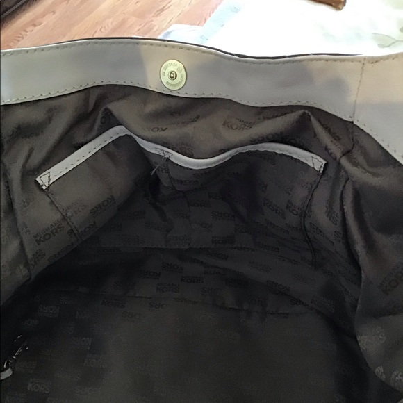 Michael Kors White Leather Purse - Picture 6 of 6